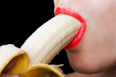 banana blowjob. Photo #1
