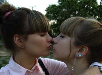 asian teen kissing. Photo #1